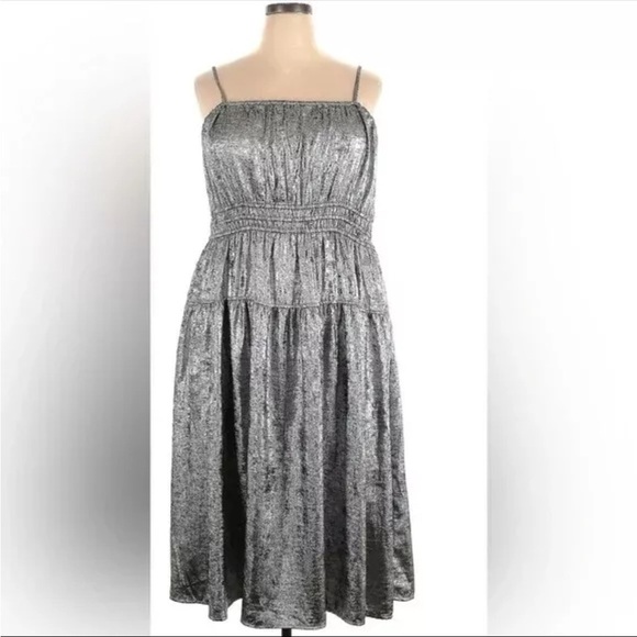 Elegant Silver Midi Dress - Picture 7 of 8